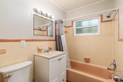 Condo in Saint Petersburg, Florida, 2 bedrooms № 2393613 - photo 25