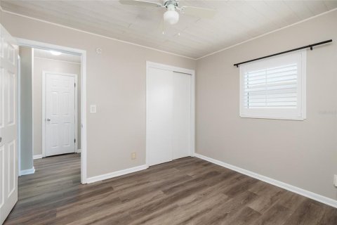 Condo in Saint Petersburg, Florida, 2 bedrooms № 2393613 - photo 29