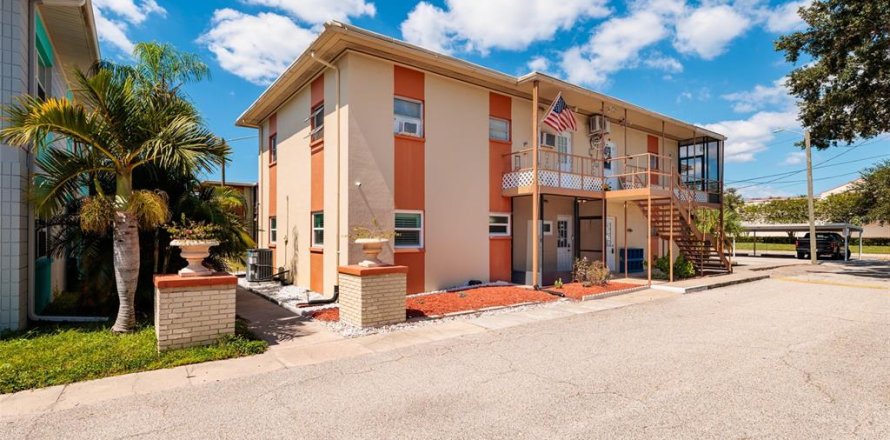 Condo in Saint Petersburg, Florida, 2 bedrooms № 2393613