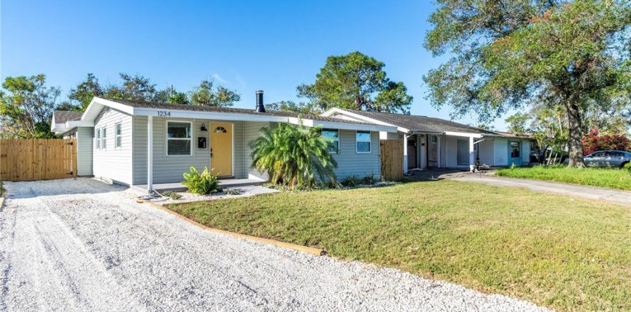 Villa ou maison à Saint Petersburg, Floride 3 chambres, 142.14 m2 № 2148351
