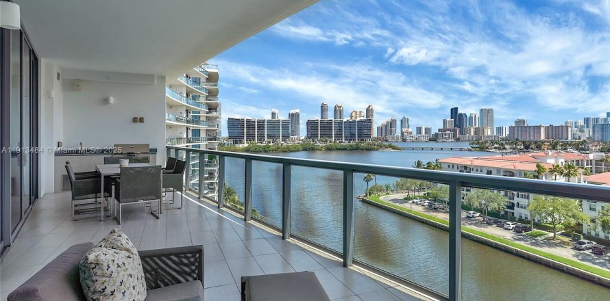 Кондоминиум с 3 спальнями в Авентура, Флорида № 1972741