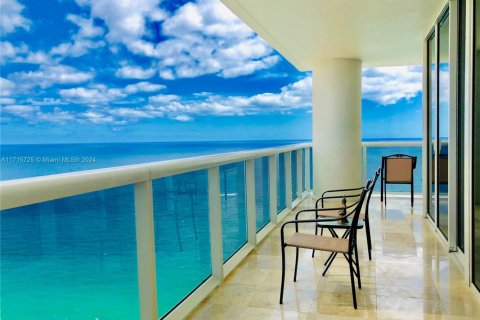 Condo à Hallandale Beach, Floride, 2 chambres  № 2051419