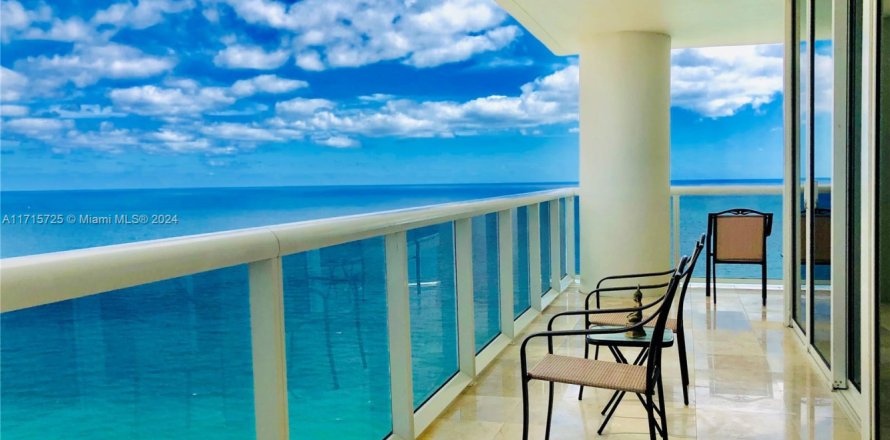 Condo à Hallandale Beach, Floride, 2 chambres  № 2051419