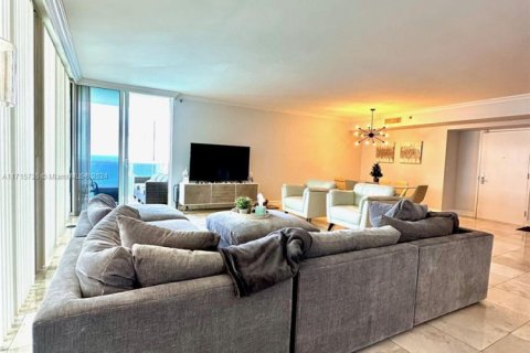 Copropriété à louer à Hallandale Beach, Floride: 2 chambres, 165.55 m2 № 2051419 - photo 9