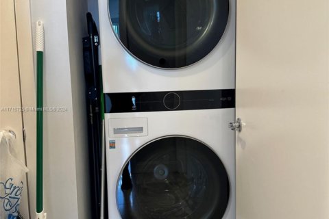 Copropriété à louer à Hallandale Beach, Floride: 2 chambres, 165.55 m2 № 2051419 - photo 20