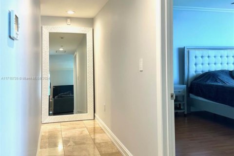 Copropriété à louer à Hallandale Beach, Floride: 2 chambres, 165.55 m2 № 2051419 - photo 19