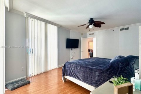 Copropriété à louer à Hallandale Beach, Floride: 2 chambres, 165.55 m2 № 2051419 - photo 14