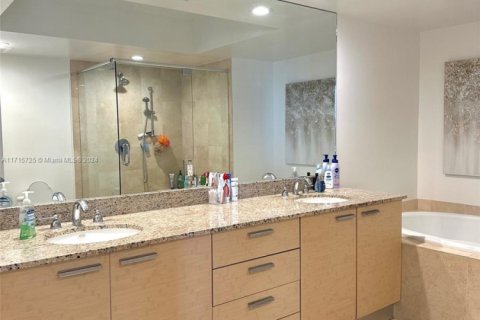 Copropriété à louer à Hallandale Beach, Floride: 2 chambres, 165.55 m2 № 2051419 - photo 15