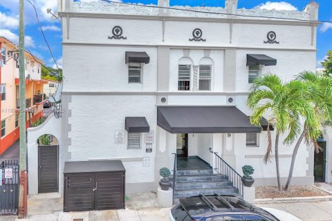 Immobilier commercial à vendre à Miami, Floride № 1983027 - photo 3
