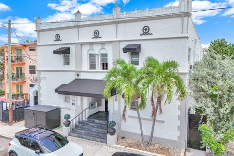 Immobilier commercial à vendre à Miami, Floride № 1983027 - photo 2