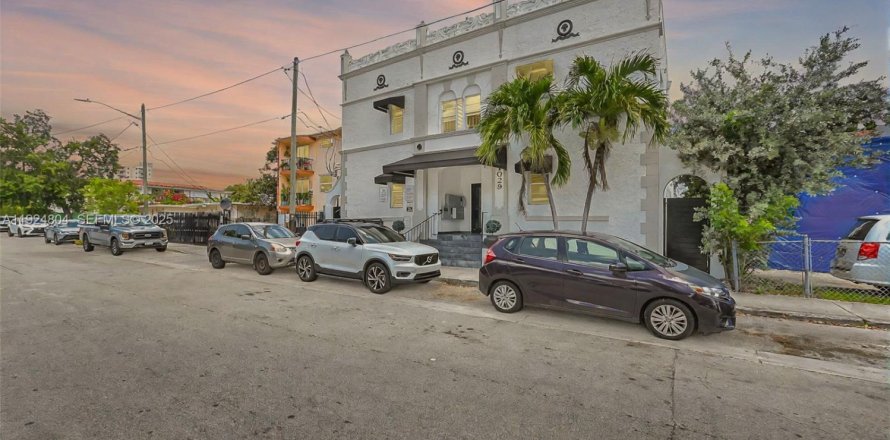 Immobilier commercial à Miami, Floride № 1983027