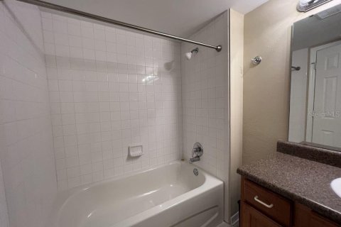 Copropriété à louer à Sarasota, Floride: 2 chambres, 97.45 m2 № 2396439 - photo 7