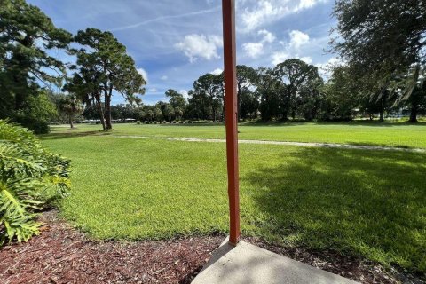 Copropriété à louer à Sarasota, Floride: 2 chambres, 97.45 m2 № 2396439 - photo 12