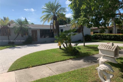 Villa ou maison à louer à Cutler Bay, Floride: 3 chambres, 135.82 m2 № 1888106 - photo 1