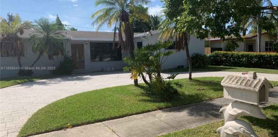 Villa ou maison à Cutler Bay, Floride 3 chambres, 135.82 m2 № 1888106