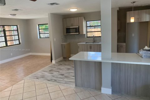 Villa ou maison à louer à Cutler Bay, Floride: 3 chambres, 135.82 m2 № 1888106 - photo 16