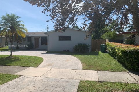 Villa ou maison à louer à Cutler Bay, Floride: 3 chambres, 135.82 m2 № 1888106 - photo 3