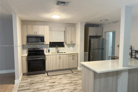 House in Cutler Bay, Florida 3 bedrooms, 135.82 sq.m. № 1888106 - photo 17