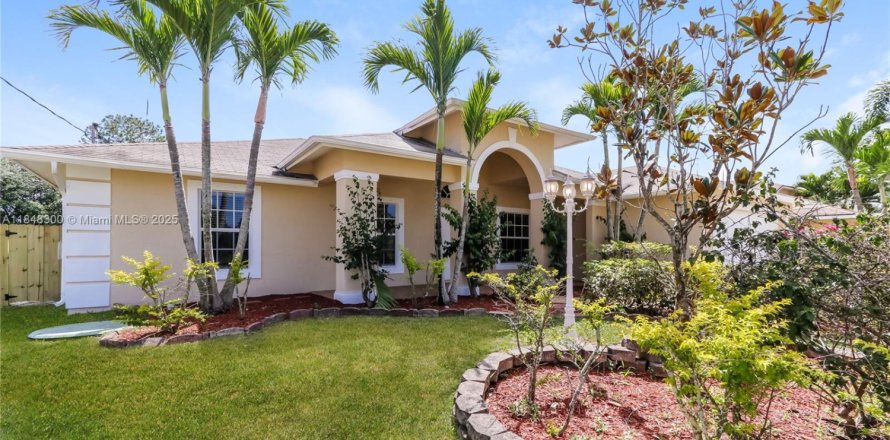 Casa en Port St. Lucie, Florida 3 dormitorios, 163.32 m2 № 1848923