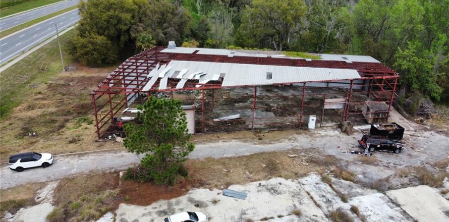 Propiedad comercial en Fruitland Park, Florida № 1053337