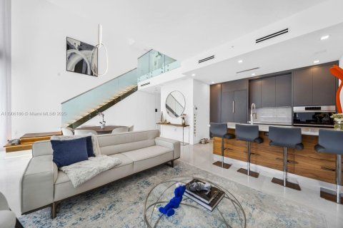 Condominio en Miami, Florida, 3 dormitorios  № 1963753