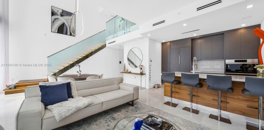 Condominio en Miami, Florida, 3 dormitorios  № 1963753