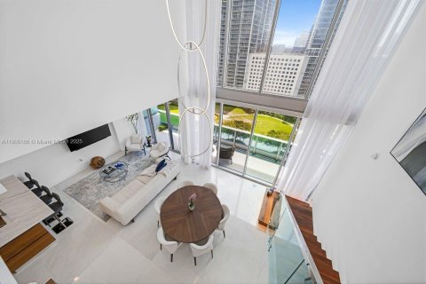 Condominio en venta en Miami, Florida, 3 dormitorios, 149.29 m2 № 1963753 - foto 12