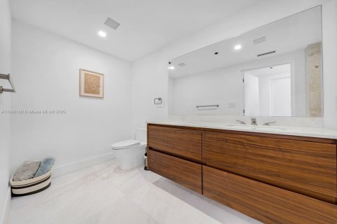 Condominio en venta en Miami, Florida, 3 dormitorios, 149.29 m2 № 1963753 - foto 23