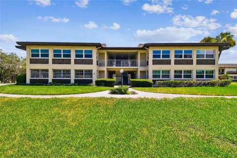 Condo in New Port Richey, Florida, 2 bedrooms  № 1869368 - photo 1