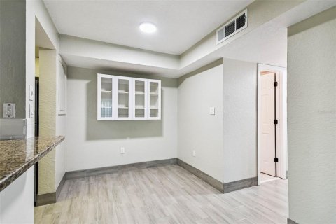 Condo in New Port Richey, Florida, 2 bedrooms  № 1869368 - photo 9