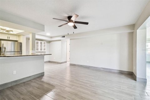 Condo in New Port Richey, Florida, 2 bedrooms  № 1869368 - photo 14
