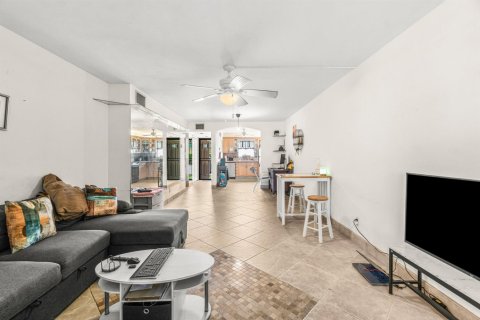 Condominio en venta en Deerfield Beach, Florida, 1 dormitorio, 80.08 m2 № 2088030 - foto 3