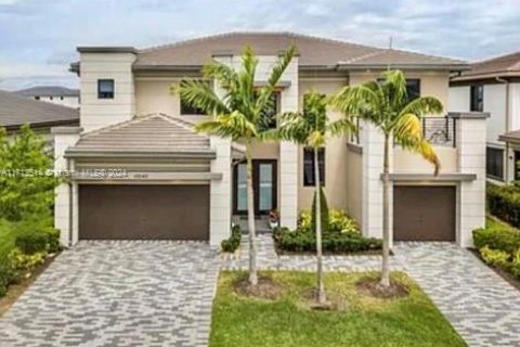 House in Parkland, Florida 6 bedrooms, 429.39 sq.m. № 1695175 - photo 1