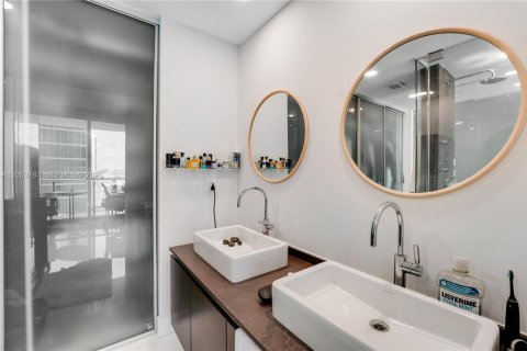 Condo in Miami, Florida, 1 bedroom  № 2170457 - photo 12