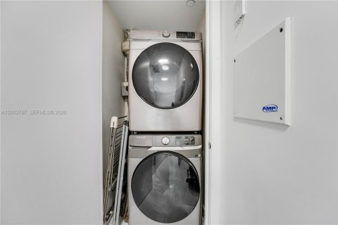 Condo in Miami, Florida, 1 bedroom  № 2170457 - photo 15