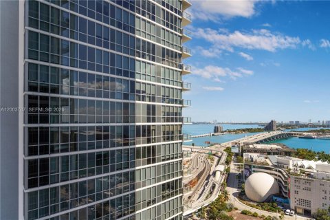 Condo in Miami, Florida, 1 bedroom  № 2170457 - photo 17