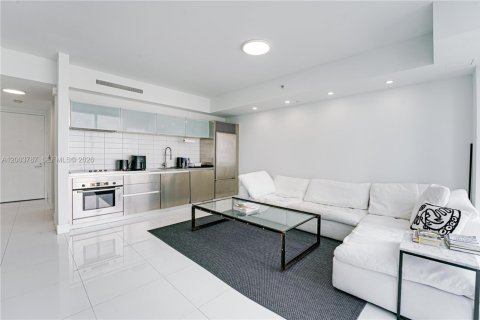 Condo in Miami, Florida, 1 bedroom  № 2170457 - photo 4
