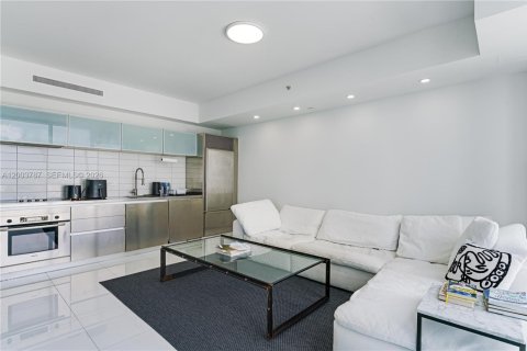 Condo in Miami, Florida, 1 bedroom  № 2170457 - photo 5