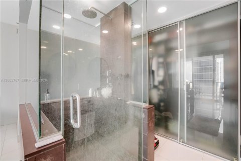 Condo in Miami, Florida, 1 bedroom  № 2170457 - photo 13