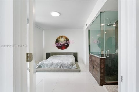 Condo in Miami, Florida, 1 bedroom  № 2170457 - photo 9