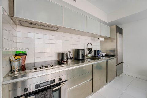 Condo in Miami, Florida, 1 bedroom  № 2170457 - photo 7