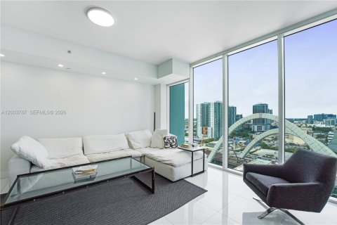 Condo in Miami, Florida, 1 bedroom  № 2170457 - photo 2