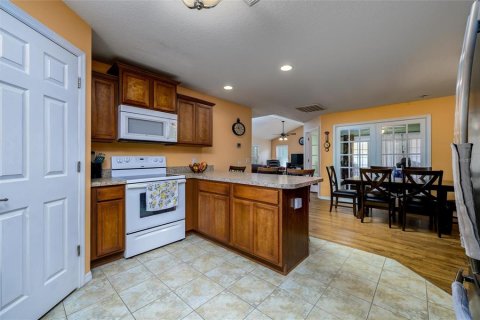 Casa en venta en Zephyrhills, Florida, 3 dormitorios, 185.25 m2 № 1684566 - foto 7