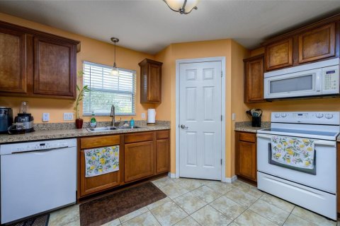 Casa en venta en Zephyrhills, Florida, 3 dormitorios, 185.25 m2 № 1684566 - foto 6