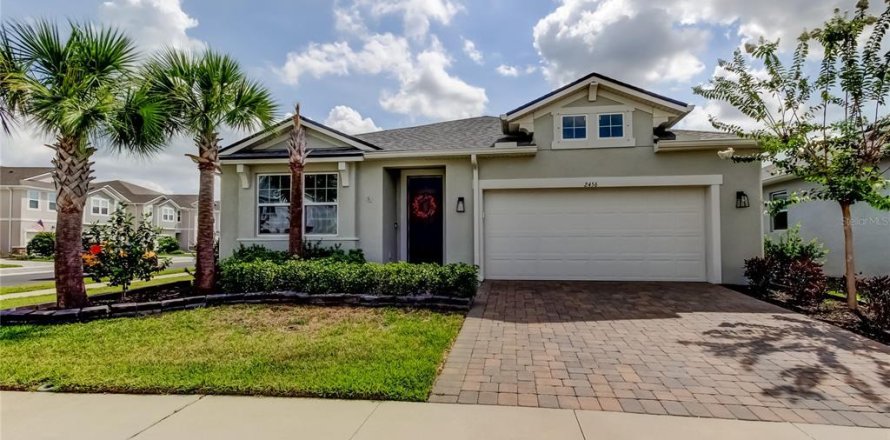 House in Lutz, Florida 4 bedrooms, 217.39 sq.m. № 1757879