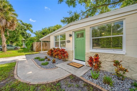 House in Saint Petersburg, Florida 3 bedrooms, 94.02 sq.m. № 1882900 - photo 9