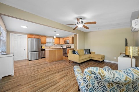 House in Saint Petersburg, Florida 3 bedrooms, 94.02 sq.m. № 1882900 - photo 14