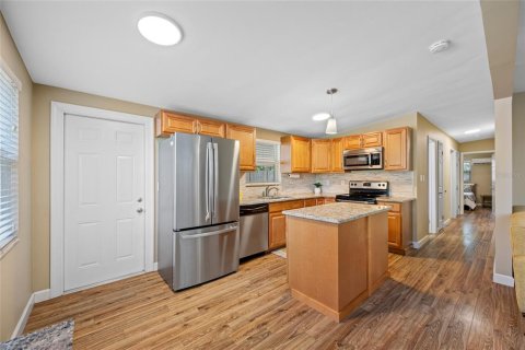 House in Saint Petersburg, Florida 3 bedrooms, 94.02 sq.m. № 1882900 - photo 16