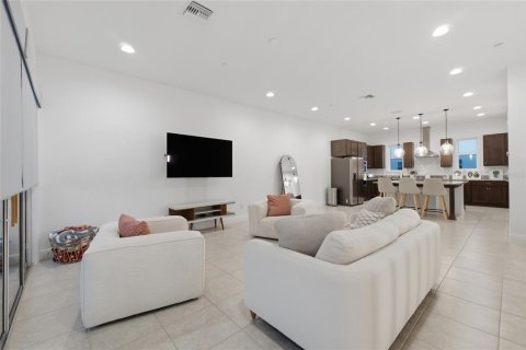 Adosado en venta en Orlando, Florida, 3 dormitorios, 202.16 m2 № 2205494 - foto 18