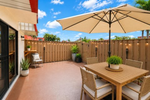 Townhouse in Palm Beach Gardens, Florida 2 bedrooms, 110 sq.m. № 2378702